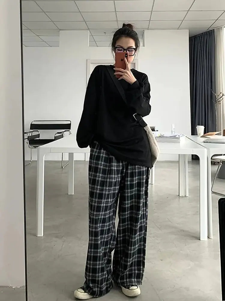 بنطلون واسع الساق أسود منقوش بتصميم ريترو للنساء